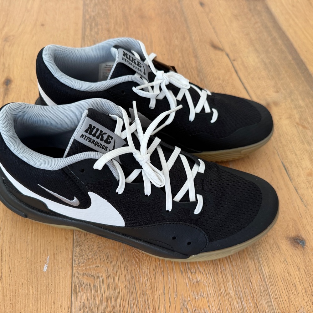 Nike Black and White volleyball court shoes - Picture 4 of 14